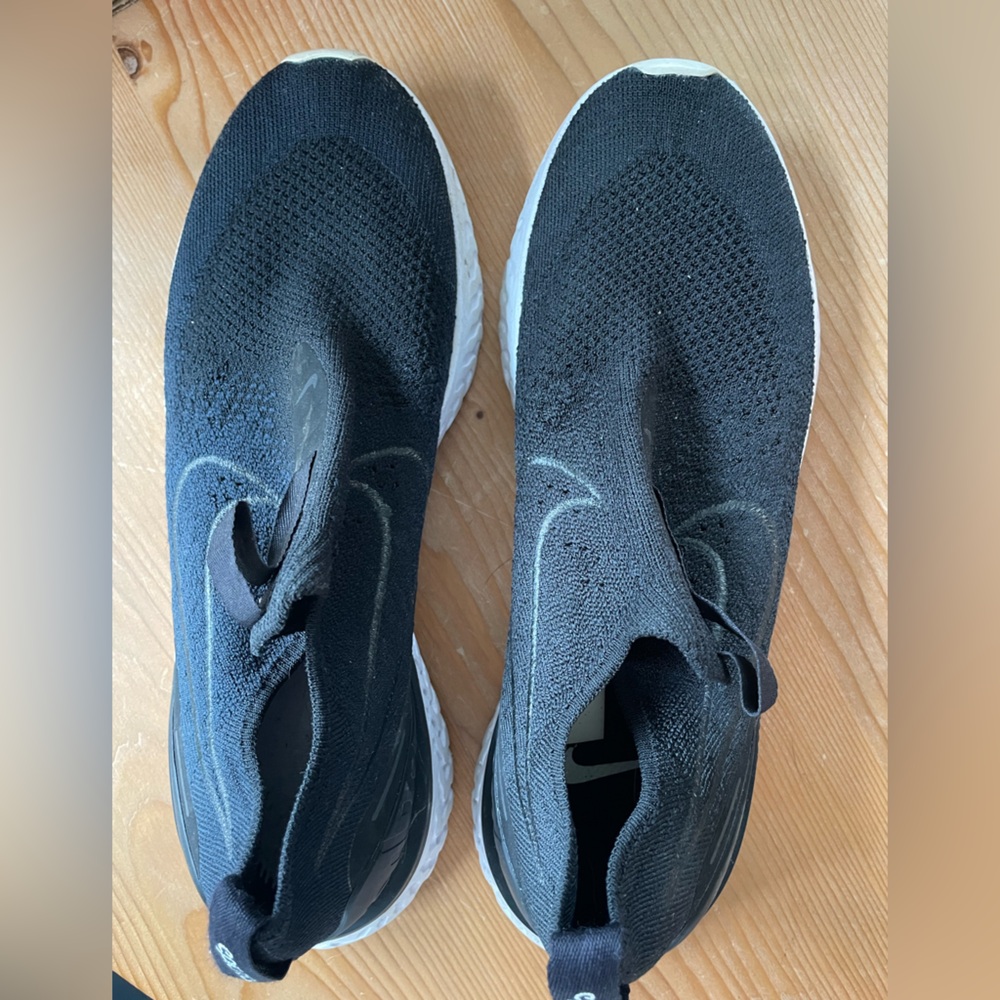 Women’s Nike slip on no lace running shoes